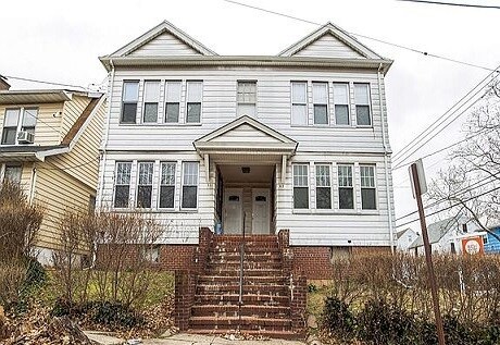 Front - 519 Clinton Pl