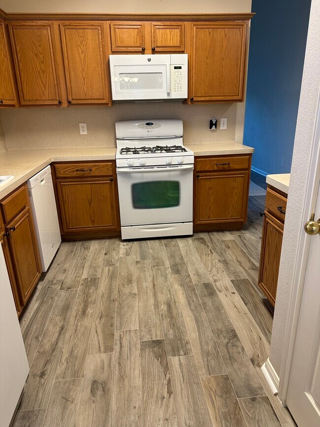 Kitchen - 4910 Kalithea Ct