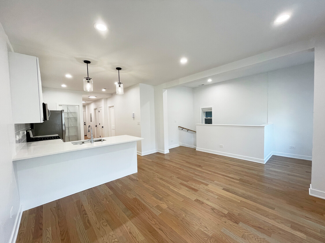 Primary Photo - 2116 W 35th St