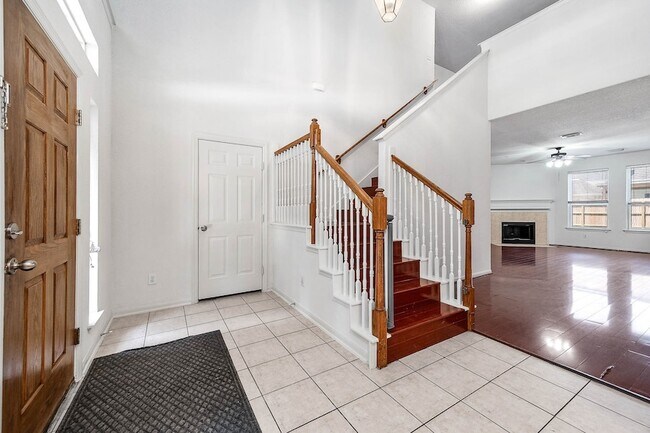 Building Photo - 2032 Creek Shore Ln
