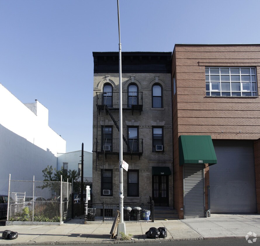 Foto del edificio - 549 39th St