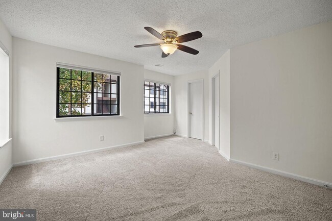 Foto del edificio - 6031B Curtier Dr