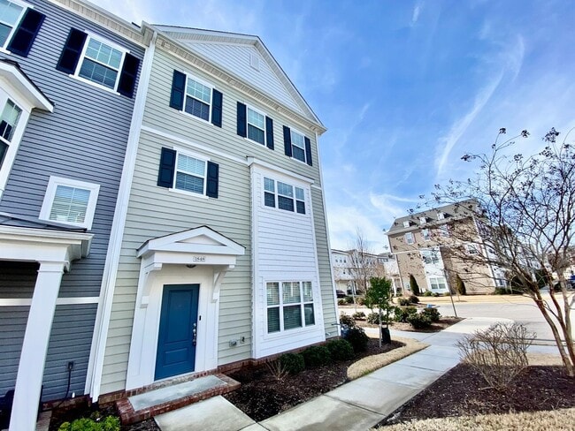 3 Bedroom Townhome in Spence Crossing! Water/Sewer/Trash/Landscaping INCLUDED! - Attached Garage ... - 3 Bedroom Townhome in Spence Crossing! Water/Sewer/Trash/Landscaping INCLUDED! - Attached Garage ...