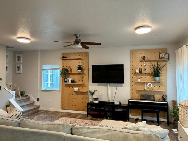 Building Photo - 5382 Tioga Pl