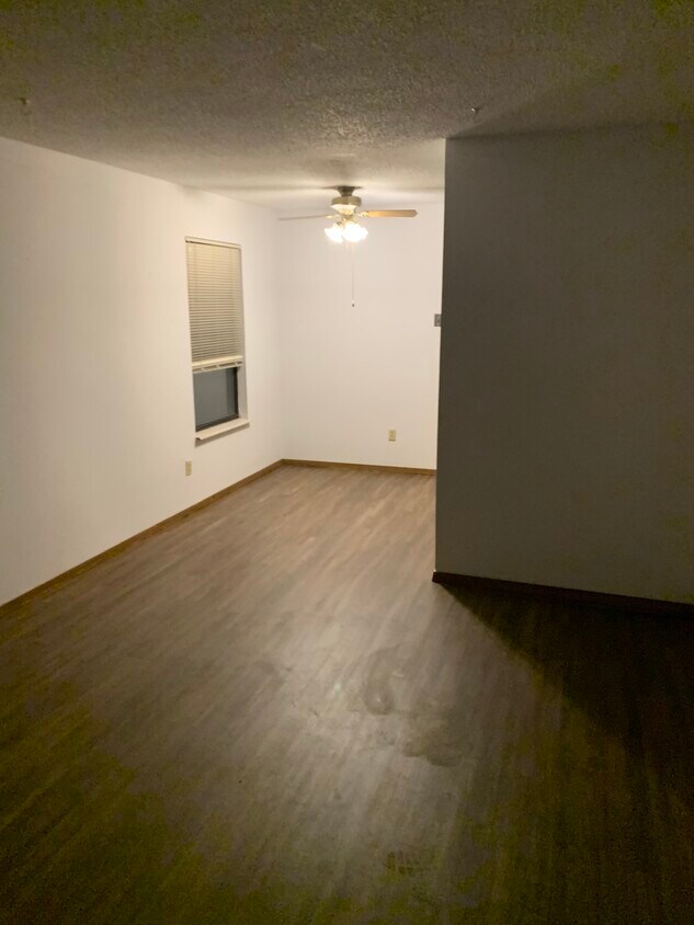Primary Photo - 412 N Hesperia St