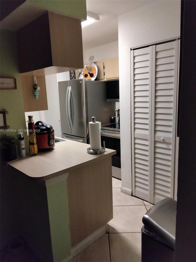 Foto del edificio - 18318 NW 68th Ave