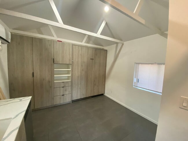 Modern Studio Apartment! - Modern Studio Apartment!