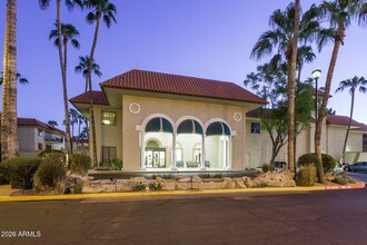Building Photo - 10330 W Thunderbird Blvd