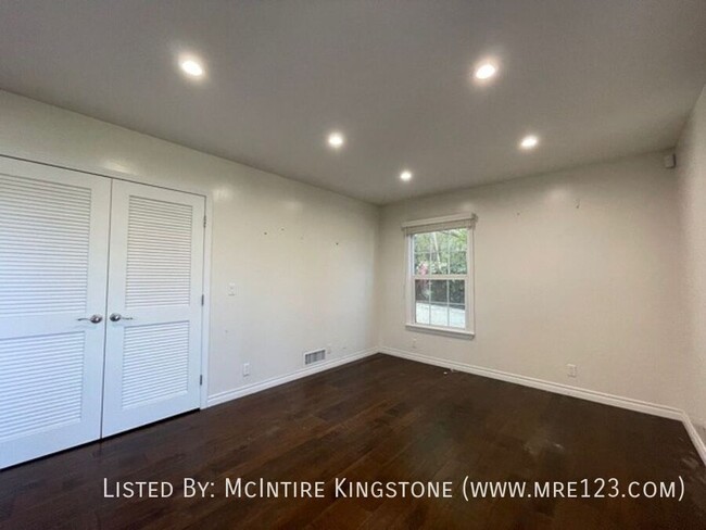 Building Photo - STUNNING 3 BEDROOM 2 BATHROOM! CALL NOW TO...