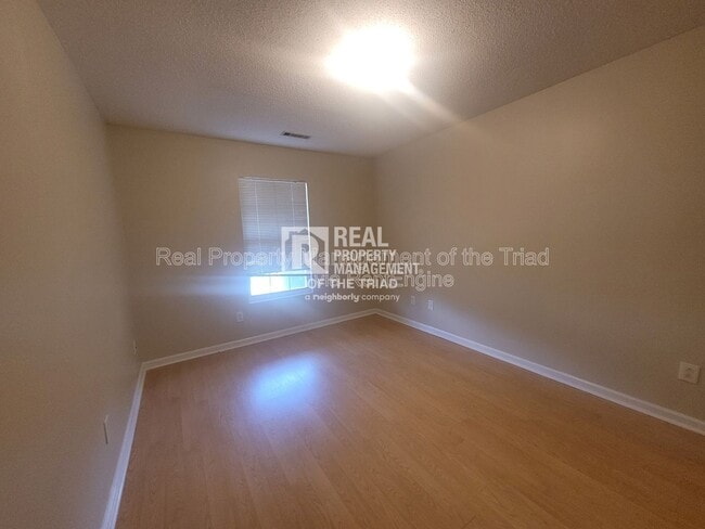 Foto del edificio - 153 Westmont Dr