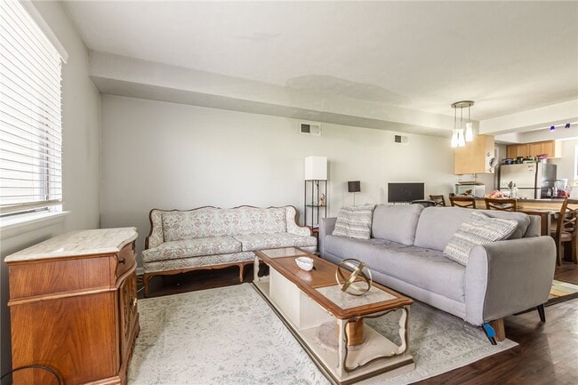 Foto del edificio - 644 Eastbrooke Ln