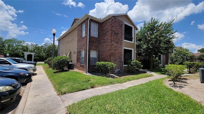 Foto del edificio - 5500 Devonbriar Way