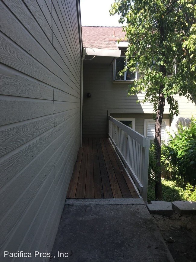 Building Photo - 2 br, 2.5 bath House - 228 Live Oak Circle