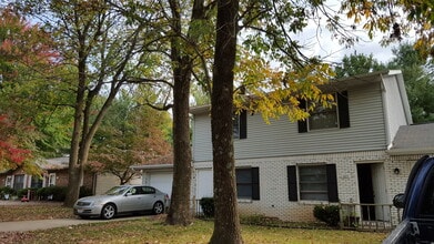 Building Photo - 601 S Park Square Dr