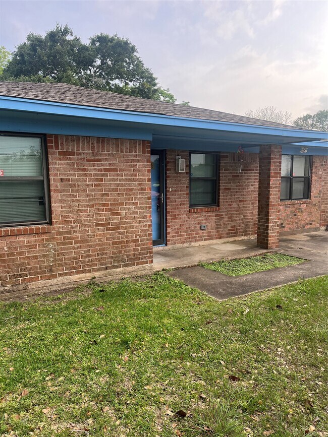 Foto del edificio - 402 Thompson Dr