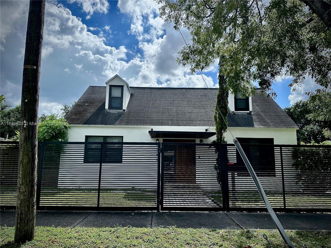 Primary Photo - 742 NW 50th St