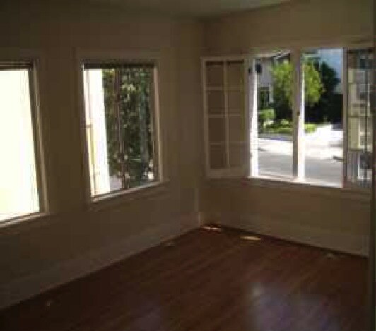 Foto del edificio - 502 N Heliotrope Dr