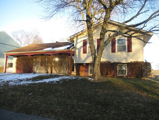 Building Photo - Springboro 3 Bed Tri-Level
