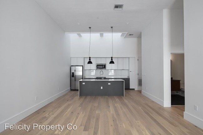 Building Photo - 510 Julia St