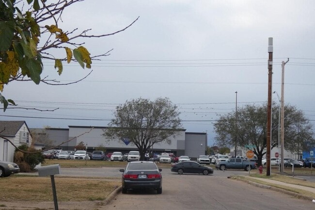 Foto del edificio - 2208 NW Walding Ave