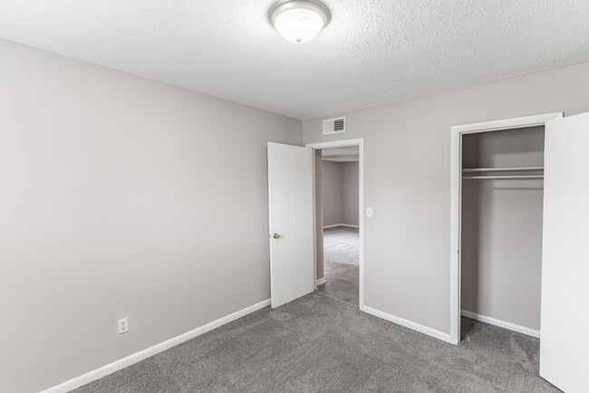Building Photo - Mirabeau Apartments