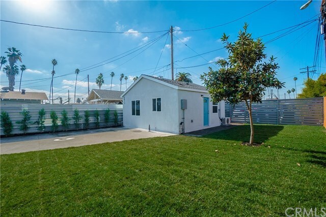 Amazing Back House - 5015 Denker Ave