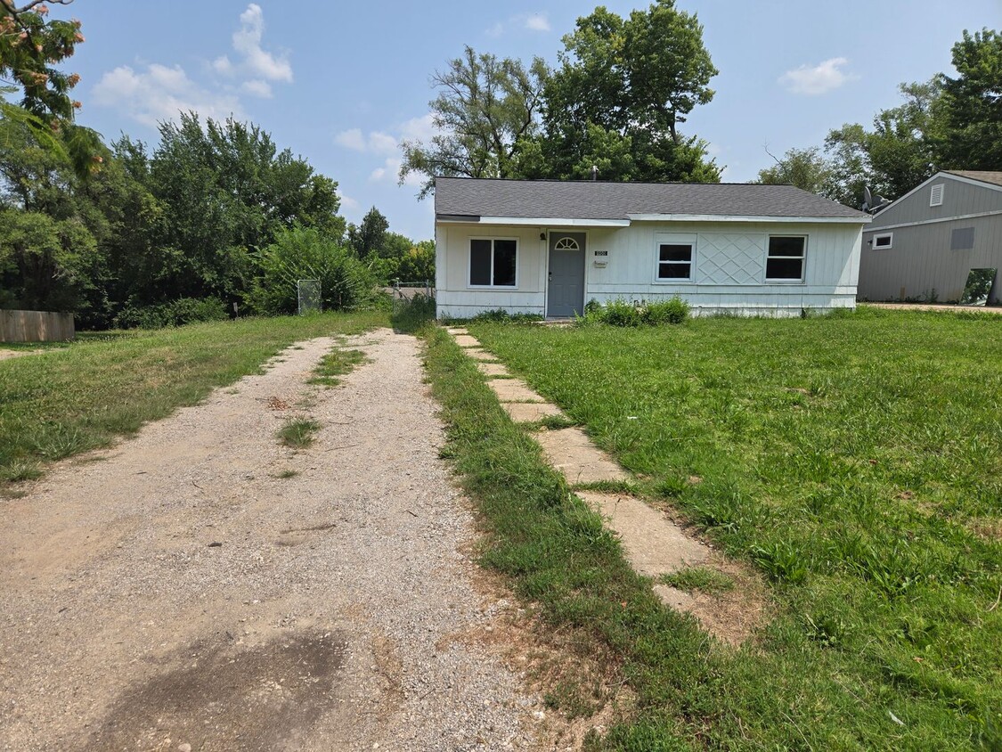 Foto principal - Charming 3 bed 1 bath house!