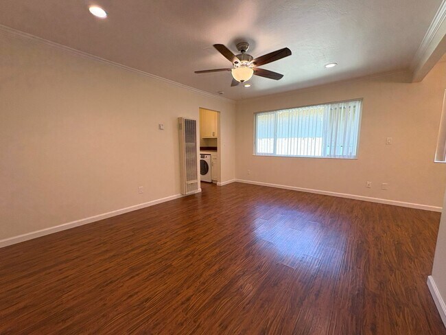 Building Photo - Stylish & Comfortable 1-Bedroom Apartment ...