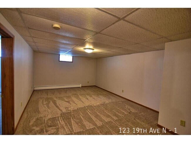 Building Photo - 123 19th Ave N