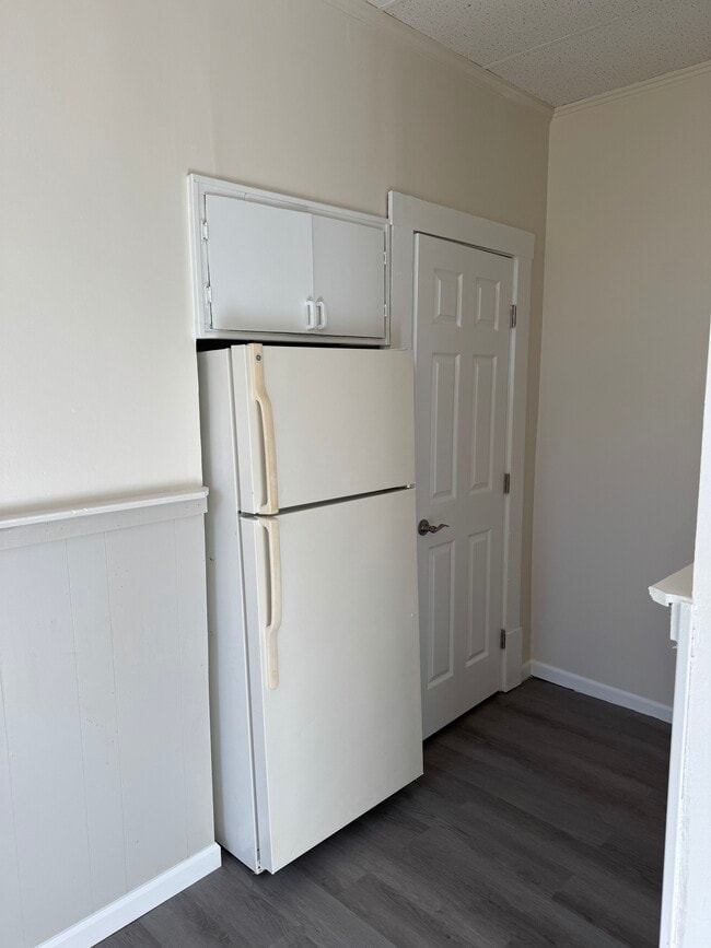 Building Photo - 338 S High St