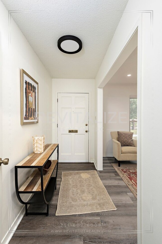 Foto del edificio - Stunning 3 Bed 2 Bath Brick Home with Huge Yard!