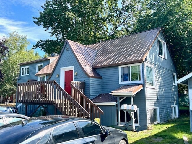 Building Photo - Midtown 3 Bed Apt. w/ 2 Car Garage