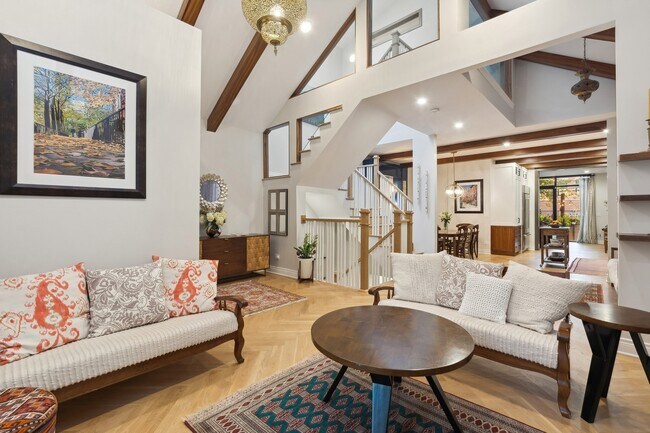 Foto del edificio - 2106 N Hudson Ave