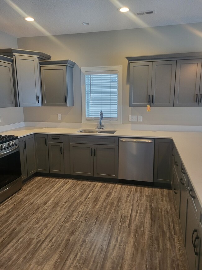 Foto del edificio - 2422 13th St