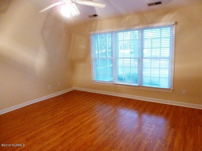 Building Photo - 105 Candlewood Dr