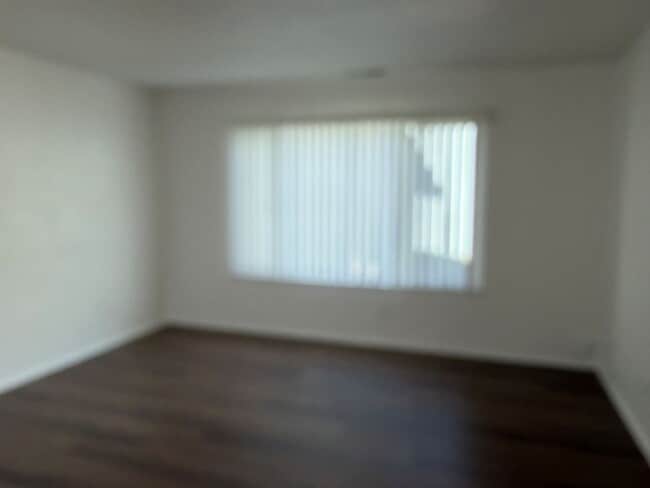 Building Photo - Updated Knollwood Condo with Community Pool