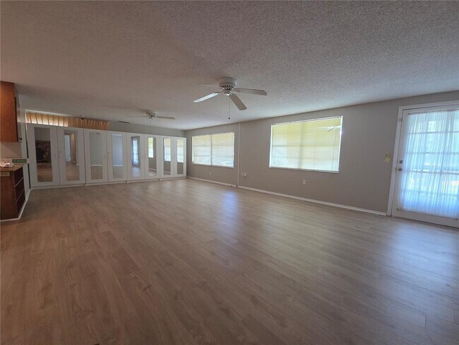 Foto del edificio - 4136 S Lockwood Ridge Rd