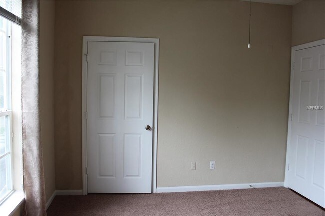 Building Photo - 2137 Lake Debra Dr