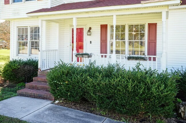 Foto del edificio - Large Three Bedroom Home!