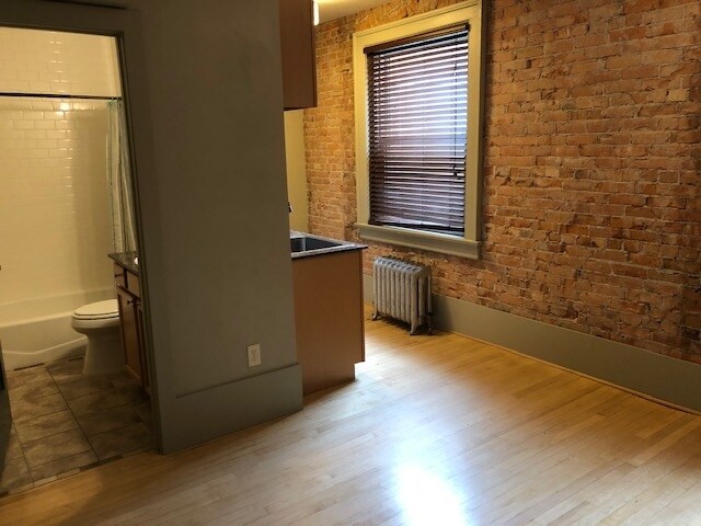 Foto del edificio - 112 N Pattee St