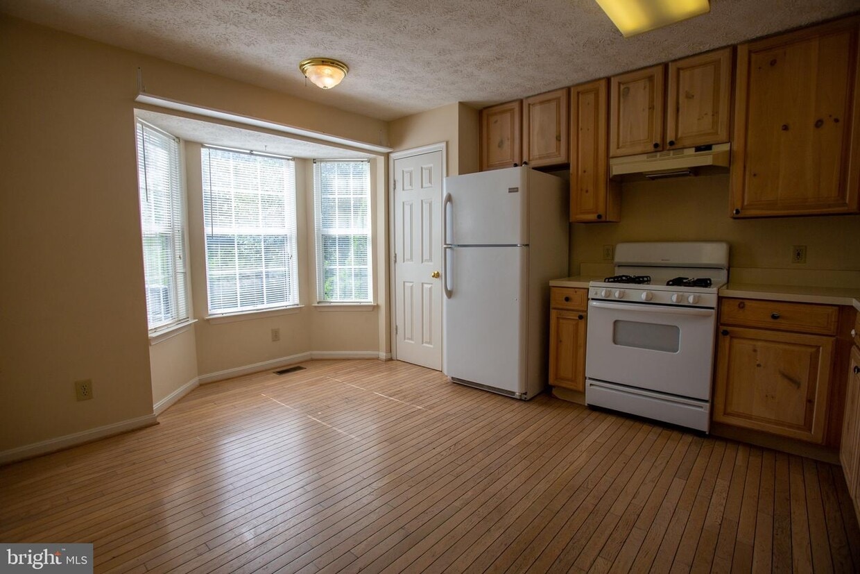 Primary Photo - 101 Healy Ct