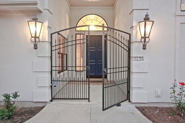 Foto del edificio - 3235 Country Club Blvd