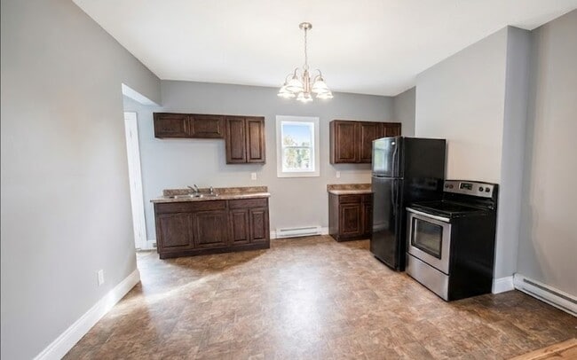 Building Photo - 129 Craigmillar Ave