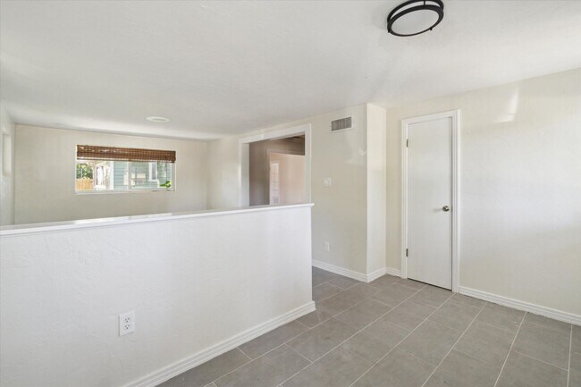 Building Photo - 4 Bedroom 2 Bath Home