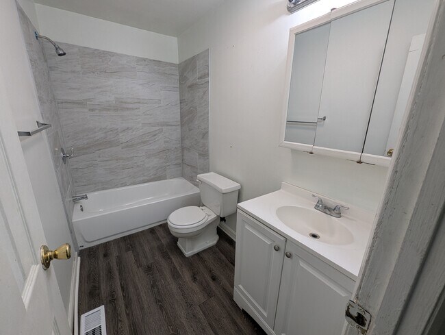 Foto del edificio - 136 Colonial Square Pl