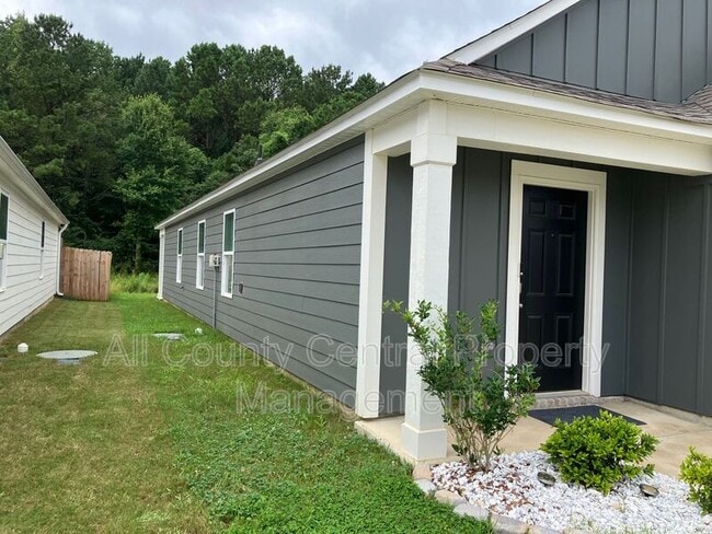 Building Photo - 135 River Birch Ln
