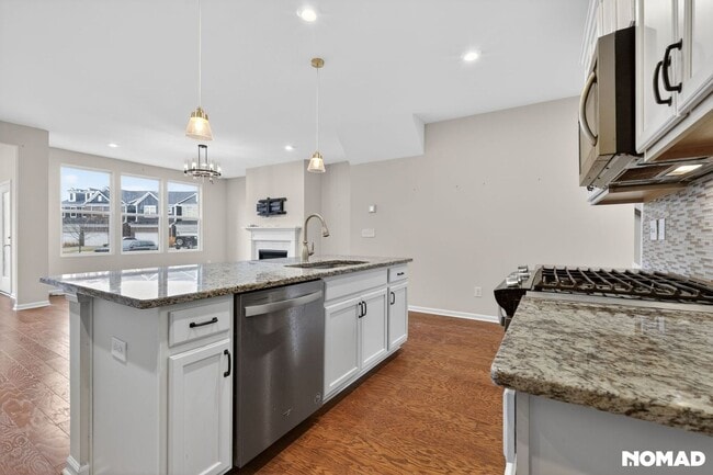 Building Photo - 2851 Fairgrove Cres