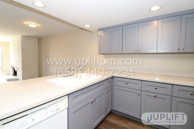 Building Photo - Spacious Carlsbad Town Home with Parking, ...