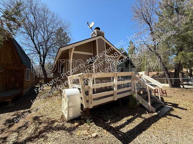 Building Photo - 672 Highland Ln