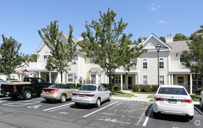 Building Photo - Greenview Commons at Oakdale